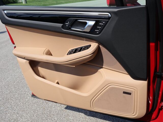 2025 Porsche Macan  Oshkosh WI