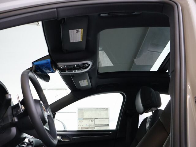 2025 Porsche Macan  Oshkosh WI