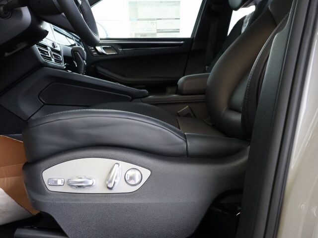 2025 Porsche Macan  Oshkosh WI