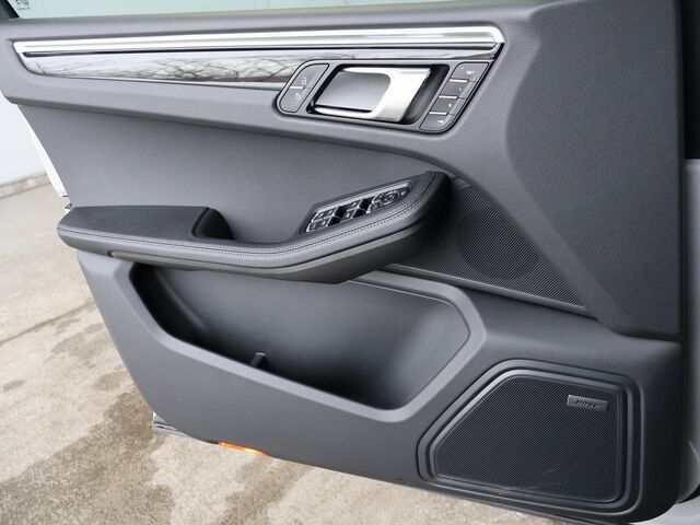 2025 Porsche Macan  Oshkosh WI