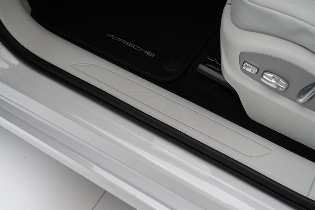 2025 Porsche Macan Pompano Beach FL