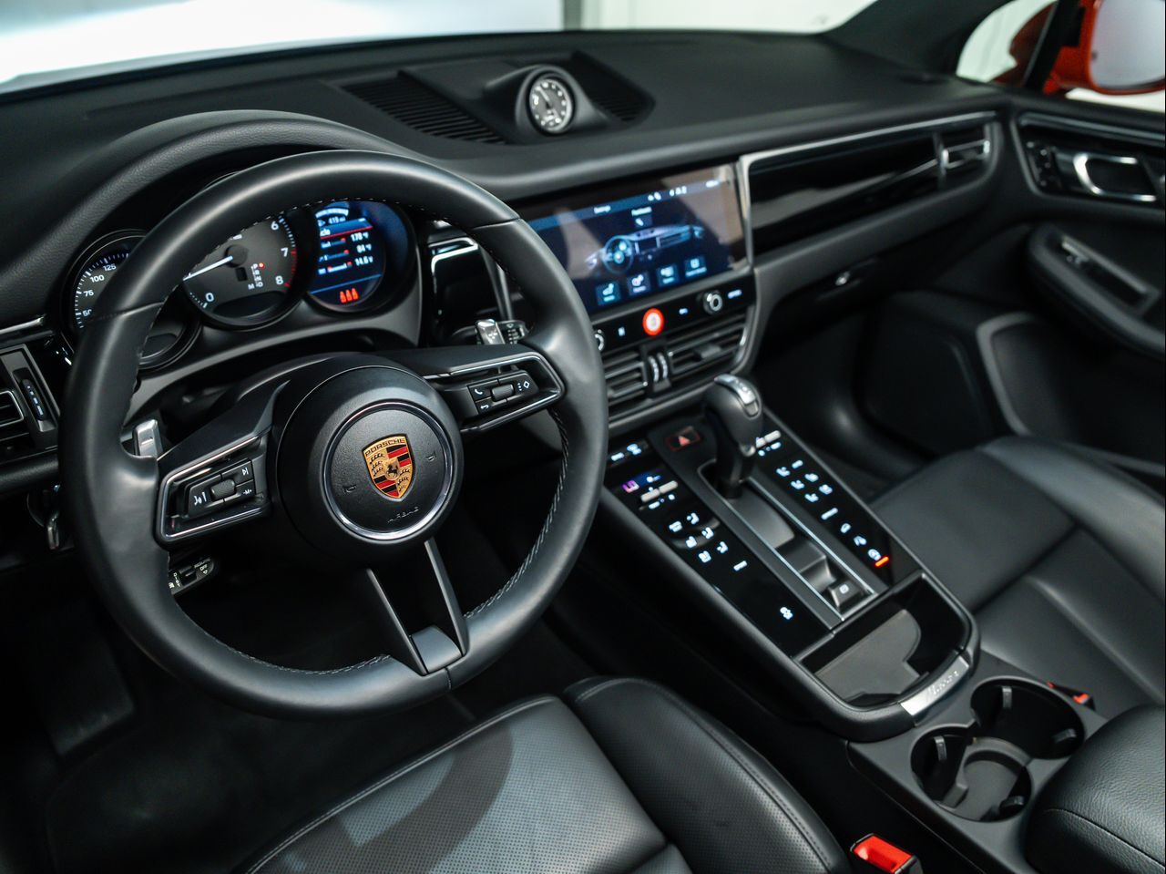 2025 Porsche Macan Electric photo 4