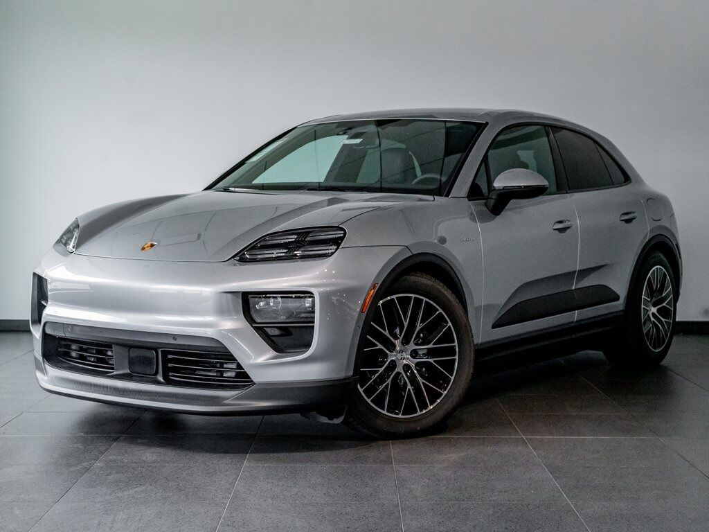 2025 Porsche Macan T photo 36