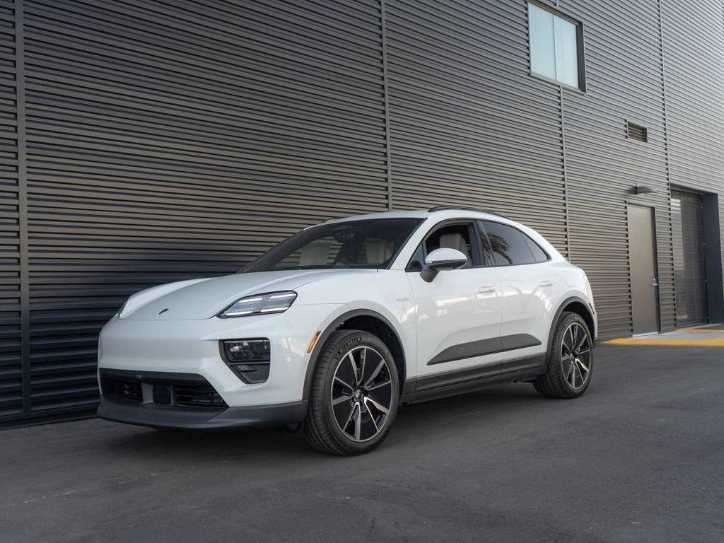 2025 Porsche Macan 4 Electric