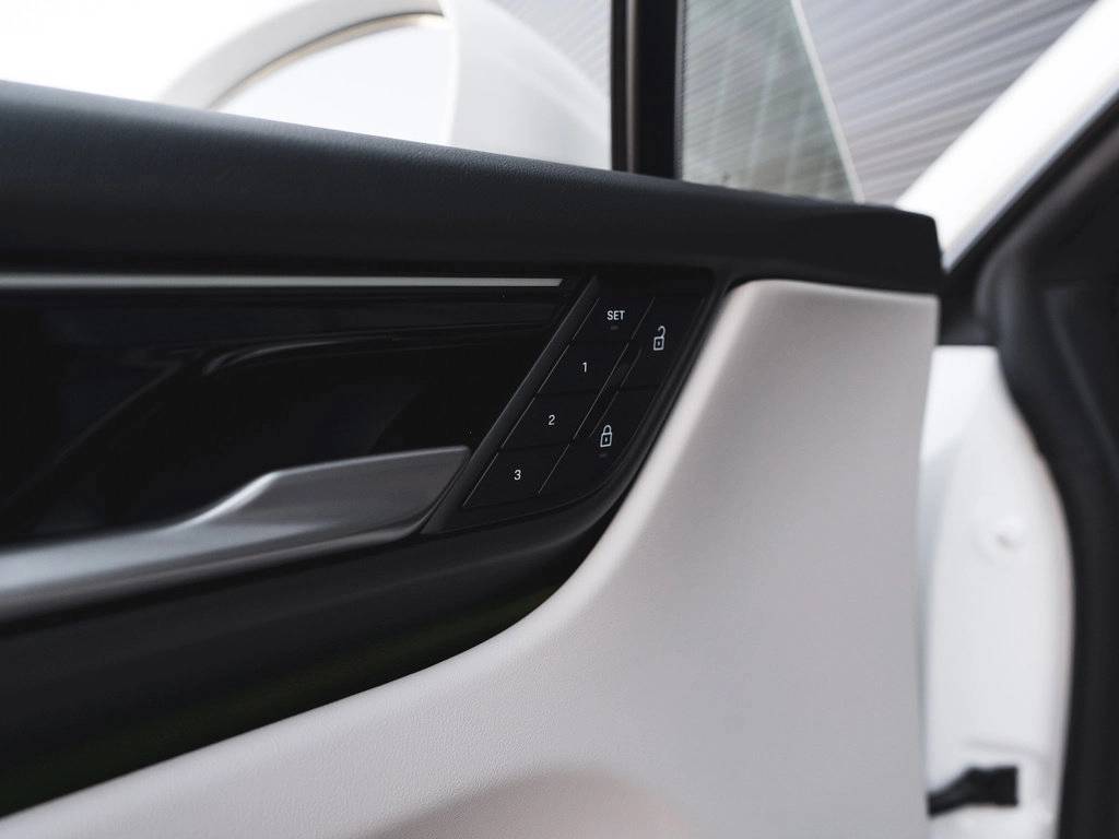 2025 Porsche Macan 4 Electric Bakersfield CA