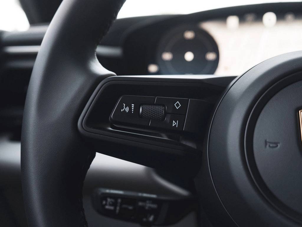 2025 Porsche Macan 4 Electric Bakersfield CA