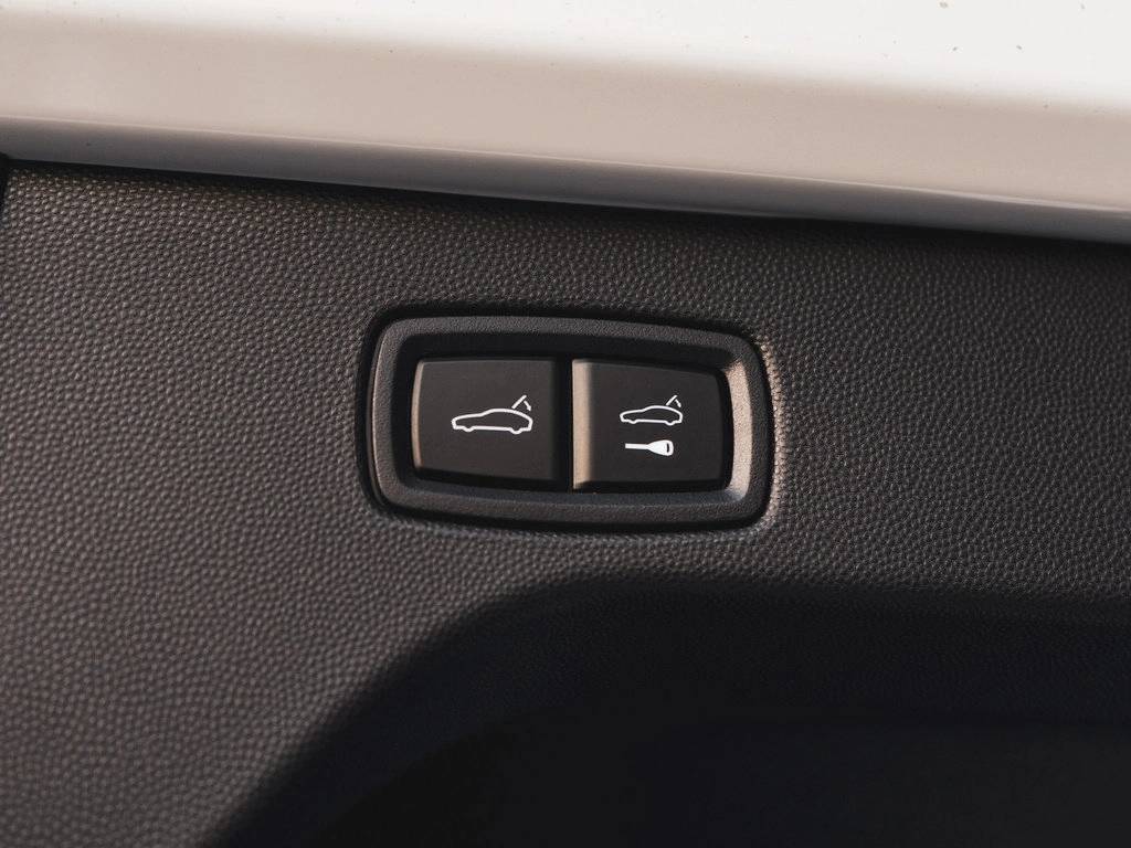 2025 Porsche Macan 4 Electric Bakersfield CA