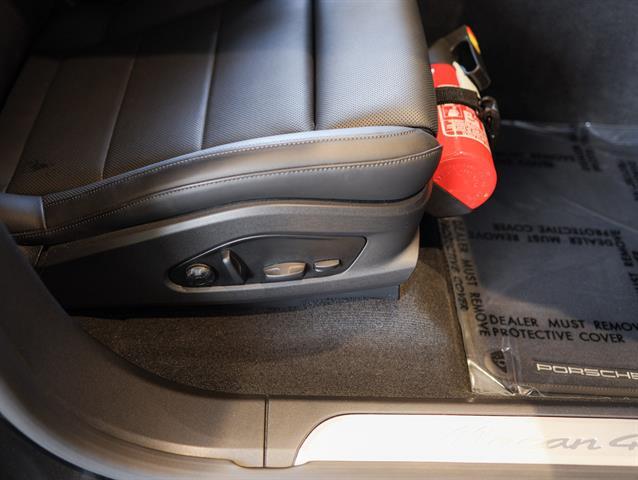 2025 Porsche Macan 4 Electric Bakersfield CA