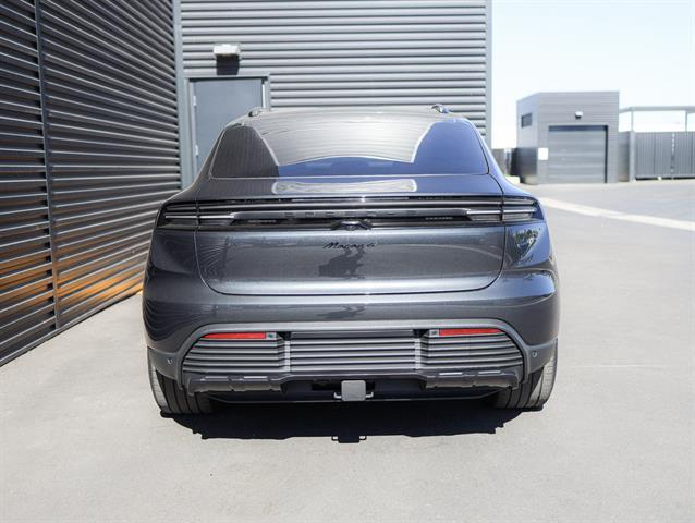 2025 Porsche Macan 4 Electric Bakersfield CA