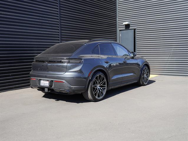 2025 Porsche Macan 4 Electric Bakersfield CA