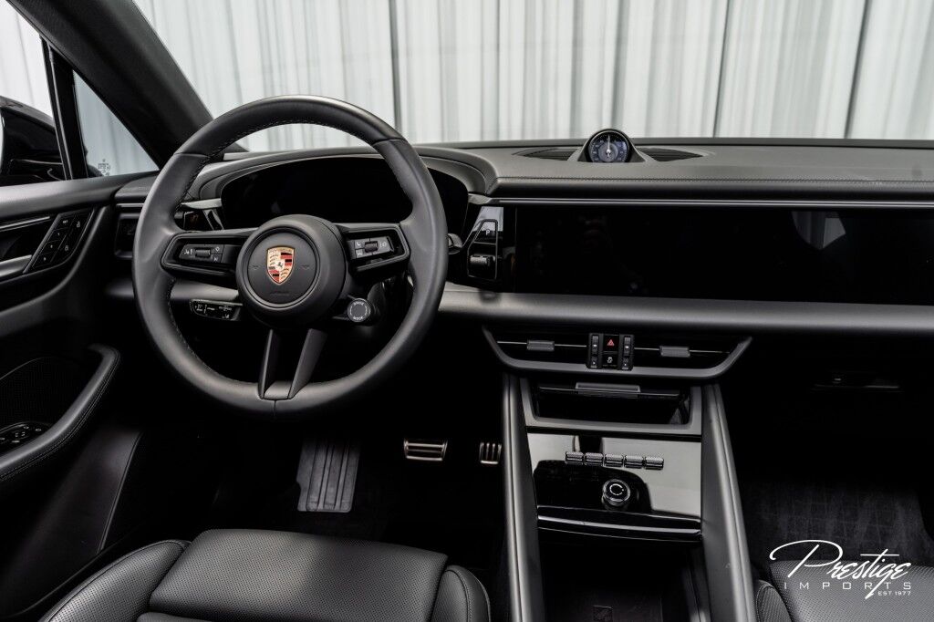 2025 Porsche Macan 4S North Miami Beach FL