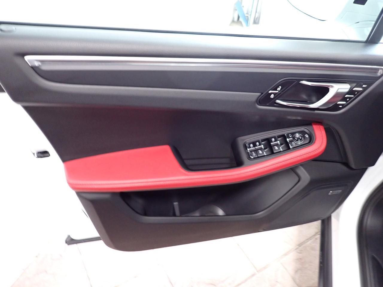 2025 Porsche Macan 4WD LEATHER NAVI SUNROOF Listowel ON