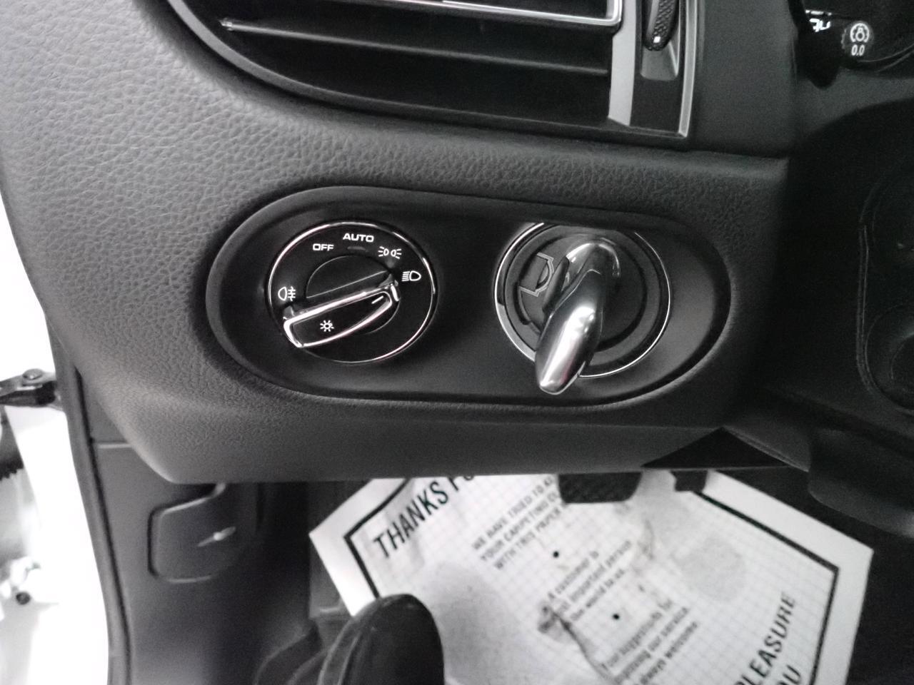 2025 Porsche Macan 4WD LEATHER NAVI SUNROOF Listowel ON