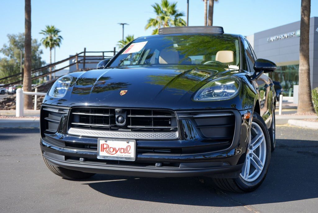 2025 Porsche Macan Base