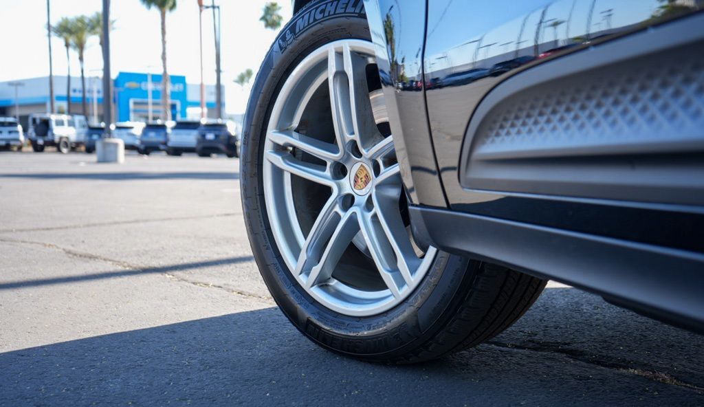 2025 Porsche Macan Base