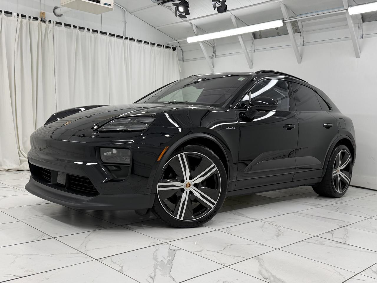 2025 Porsche Macan Base's photo