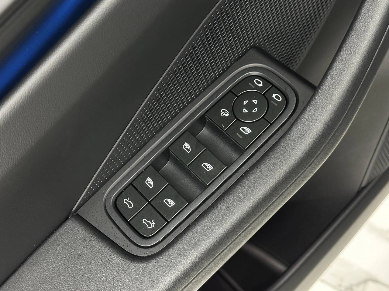 2025 Porsche Macan Electric 4 Newark DE