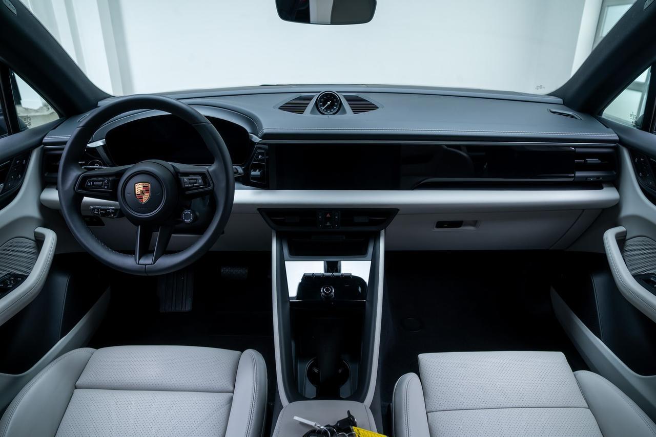 2025 Porsche Macan Electric 4 Sport Chrono Package / Bose Sound / Surround View Portland OR