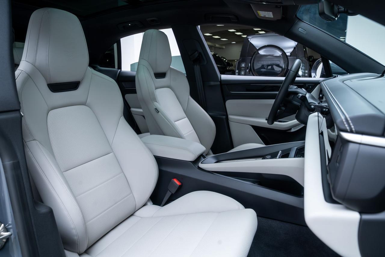 2025 Porsche Macan Electric 4 Sport Chrono Package / Bose Sound / Surround View Portland OR