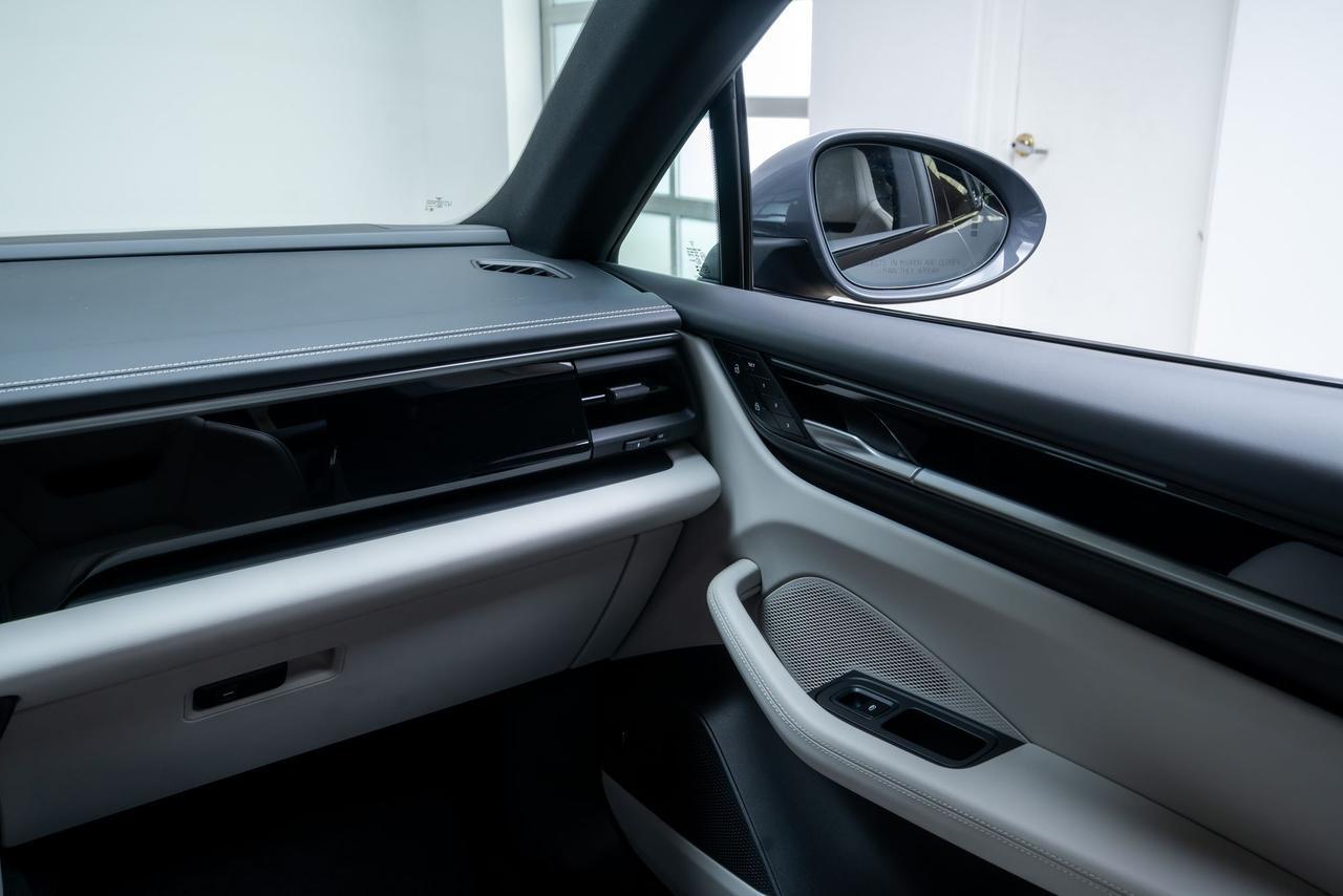 2025 Porsche Macan Electric 4 Sport Chrono Package / Bose Sound / Surround View Portland OR