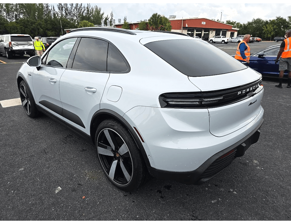 2025 Porsche Macan Electric 4 WP1AA2XA3SL002561 Portland OR