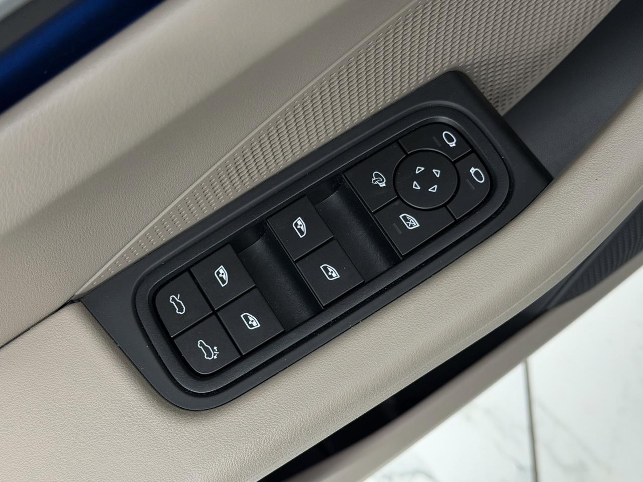 2025 Porsche Macan Electric 4S Newark DE