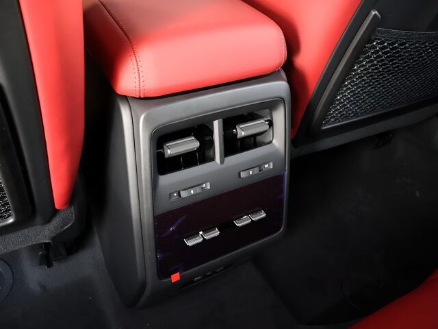 2025 Porsche Macan Electric 4S Oshkosh WI 2025 Porsche Macan Electric 4S Oshkosh WI