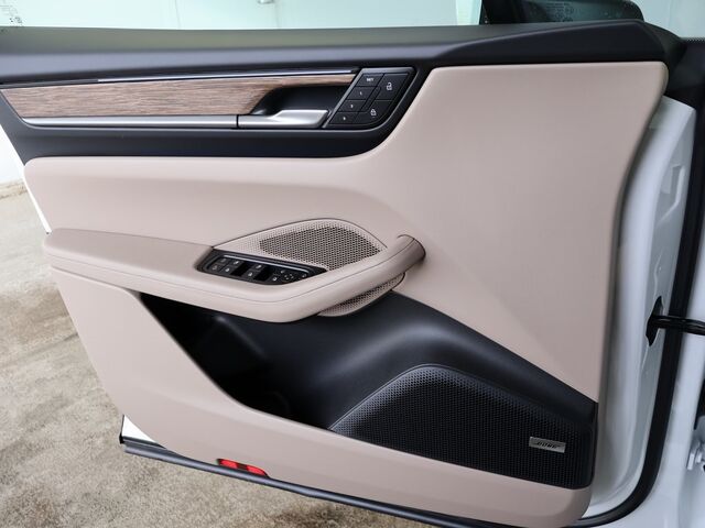 2025 Porsche Macan Electric 4S Oshkosh WI