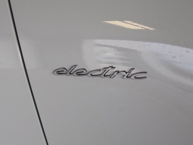 2025 Porsche Macan Electric 4S Oshkosh WI