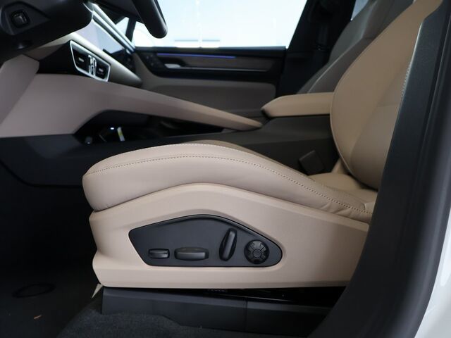 2025 Porsche Macan Electric 4S Oshkosh WI