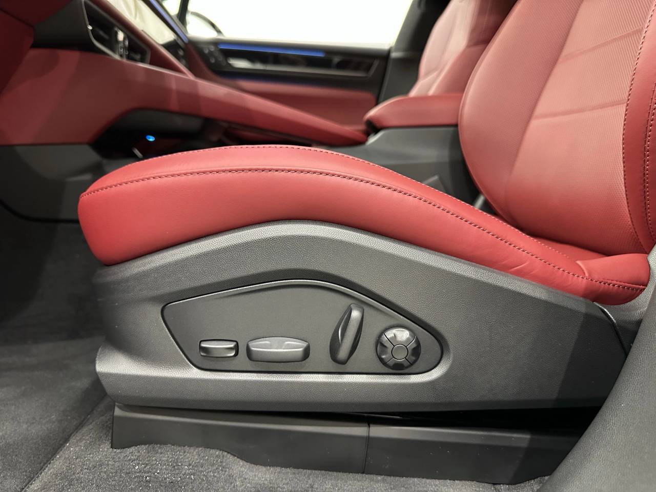 2025 Porsche Macan Electric Newark DE