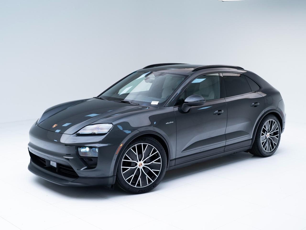 2025 Porsche Macan Base