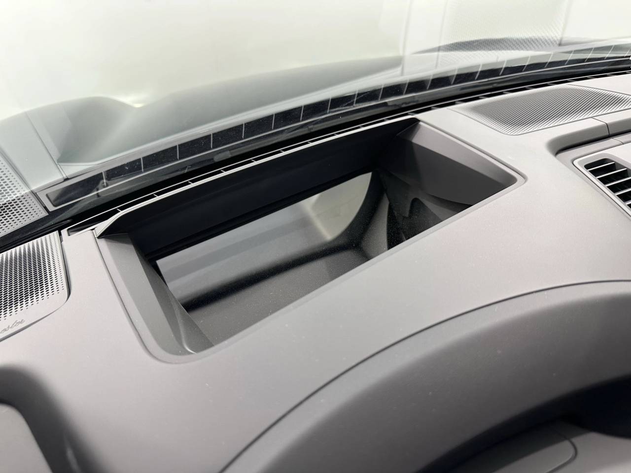 2025 Porsche Macan Electric Turbo Newark DE