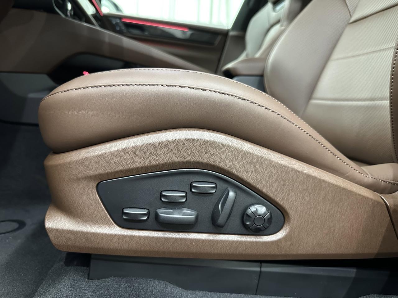 2025 Porsche Macan Electric Turbo Newark DE