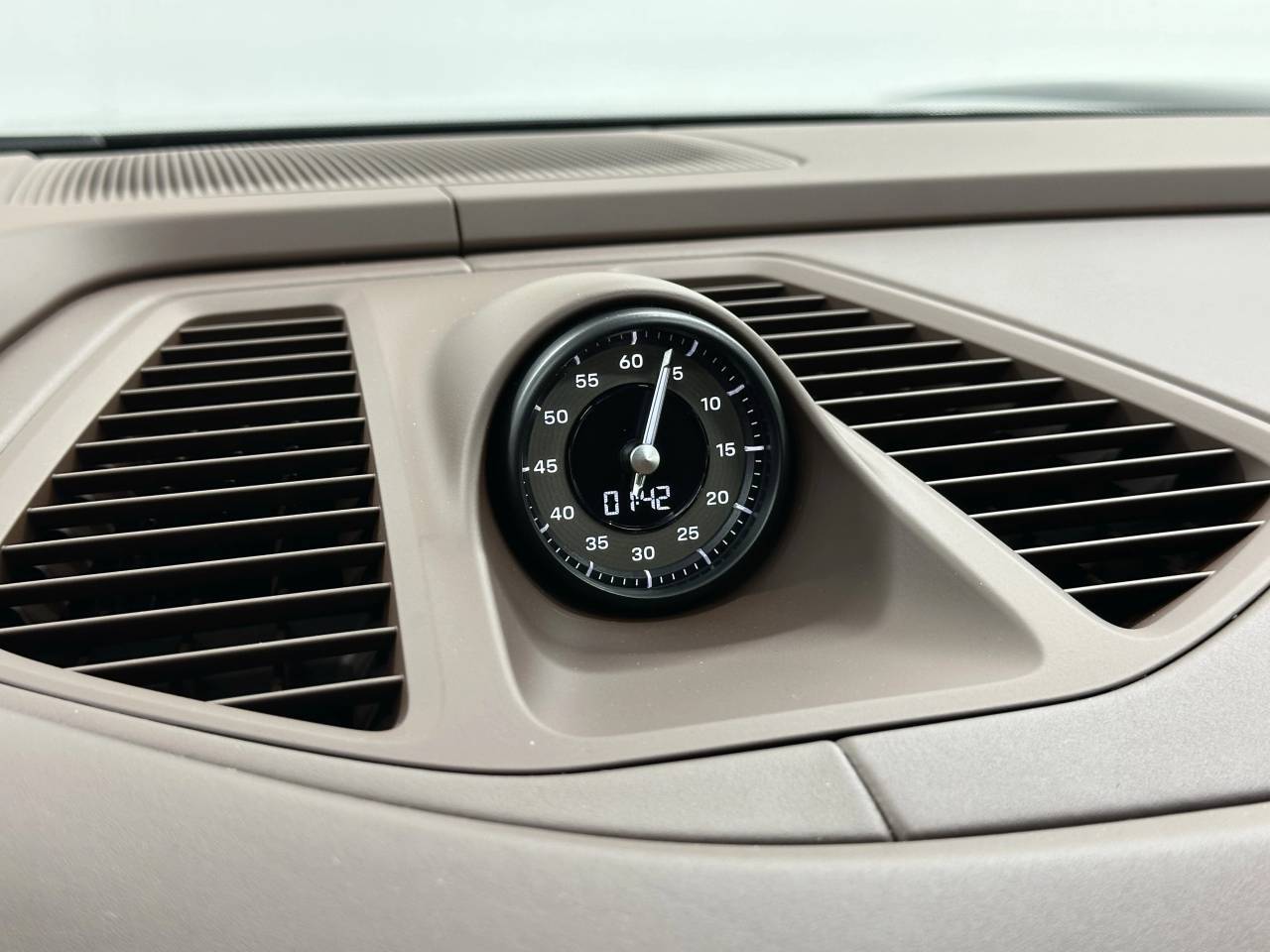 2025 Porsche Macan Electric Turbo Newark DE