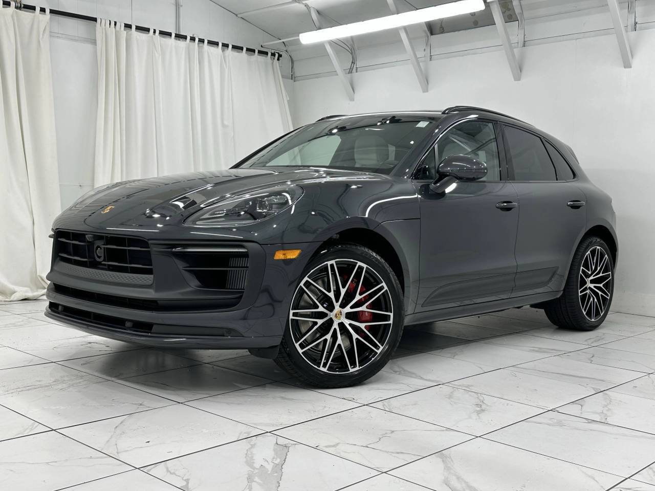 2025 Porsche Macan Gts