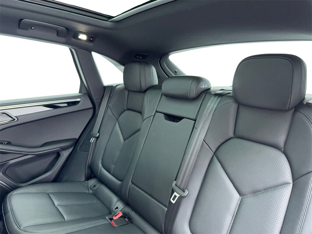 2025 Porsche Macan NAV,CAM,PANO,HTD STS,BLIND SPOT,19&quot; WHLS Plano TX