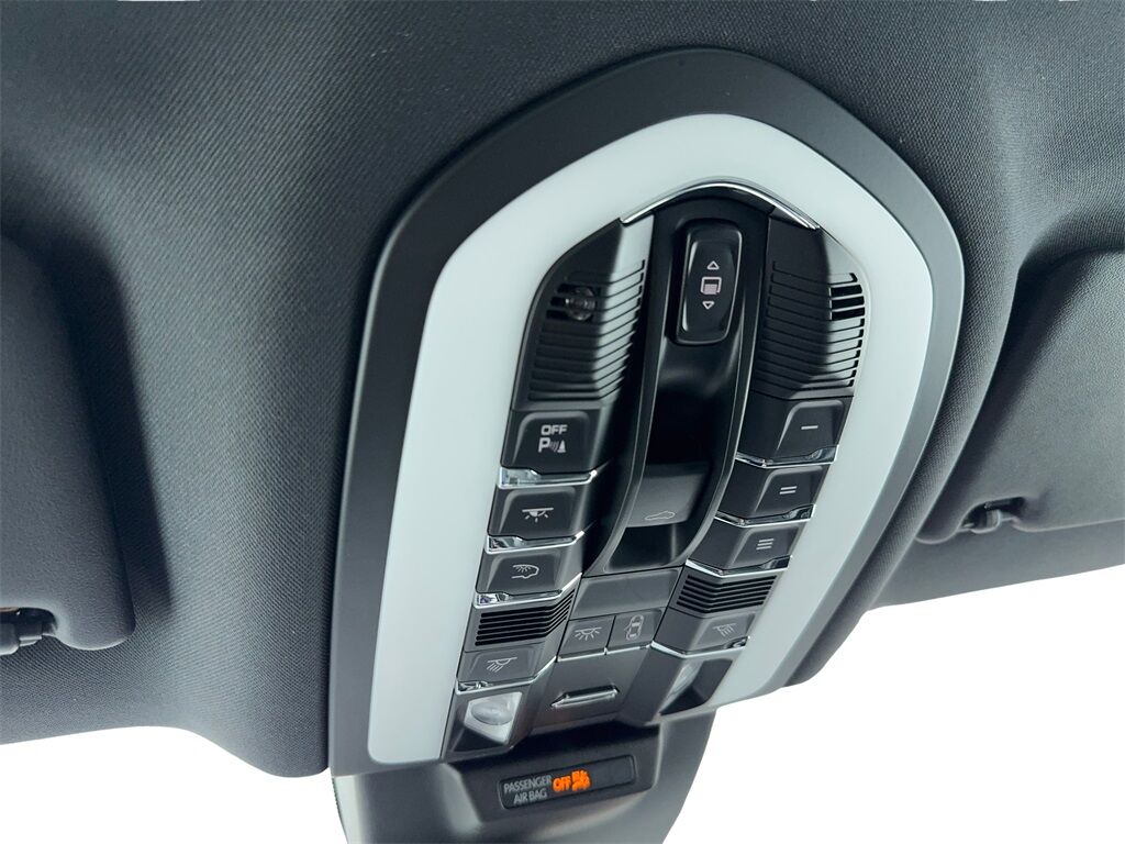 2025 Porsche Macan NAV,CAM,PANO,HTD STS,BLIND SPOT,19&quot; WHLS Plano TX