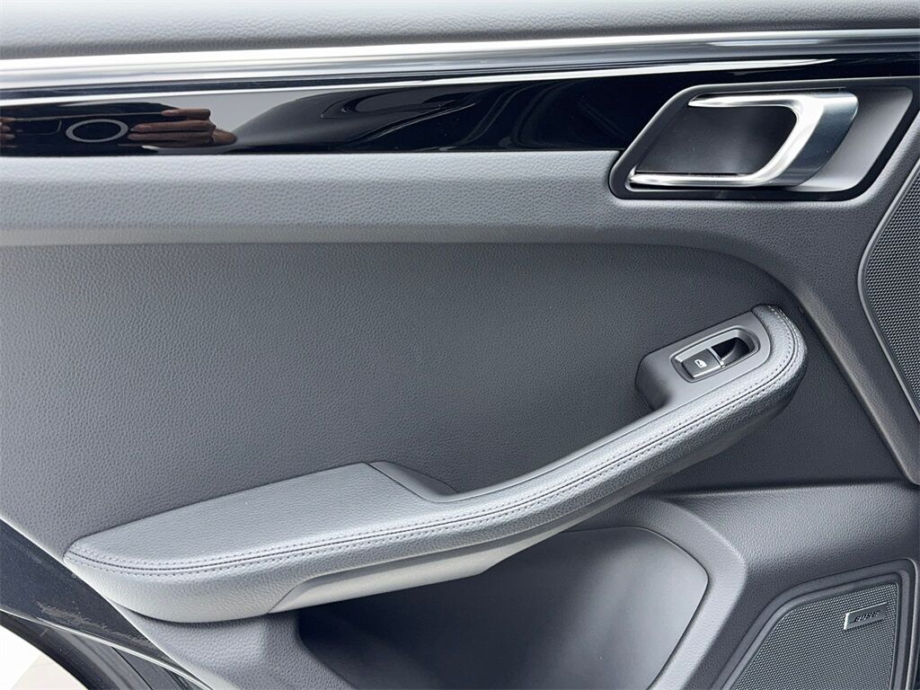 2025 Porsche Macan NAV,CAM,PANO,HTD STS,BLIND SPOT,19&quot; WHLS Plano TX