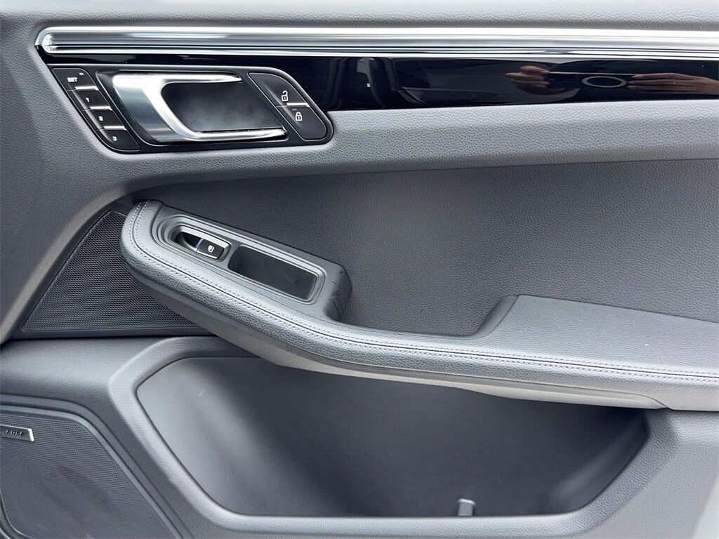 2025 Porsche Macan NAV,CAM,PANO,HTD STS,BLIND SPOT,19&quot; WHLS Plano TX