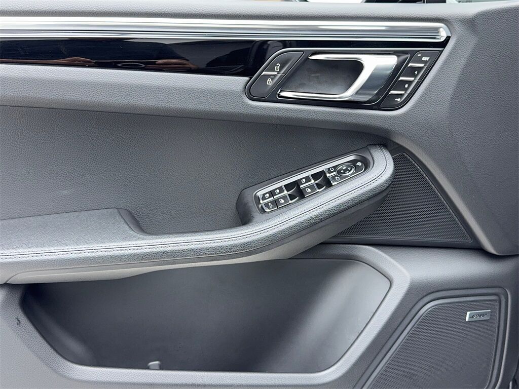2025 Porsche Macan NAV,CAM,PANO,HTD STS,BLIND SPOT,19&quot; WHLS Plano TX