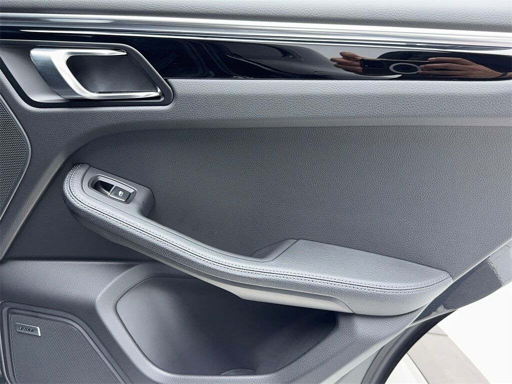 2025 Porsche Macan NAV,CAM,PANO,HTD STS,BLIND SPOT,19&quot; WHLS Plano TX