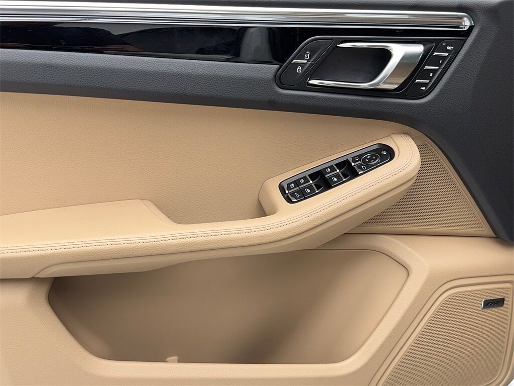 2025 Porsche Macan NAV,CAM,PANO,HTD STS,BLIND SPOT,19&quot; WHLS Plano TX