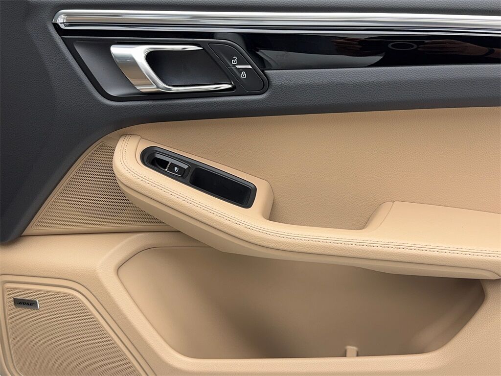 2025 Porsche Macan NAV,CAM,PANO,HTD STS,BLIND SPOT,19&quot; WHLS Plano TX