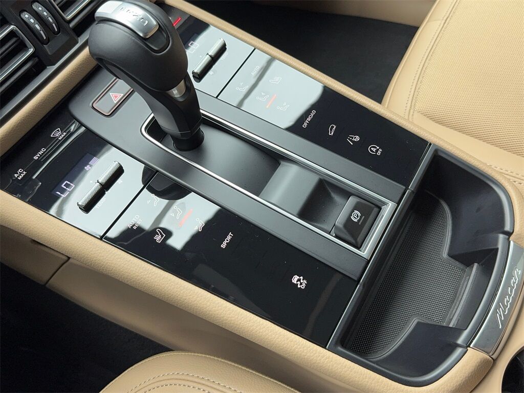 2025 Porsche Macan NAV,CAM,PANO,HTD STS,BLIND SPOT,19&quot; WHLS Plano TX