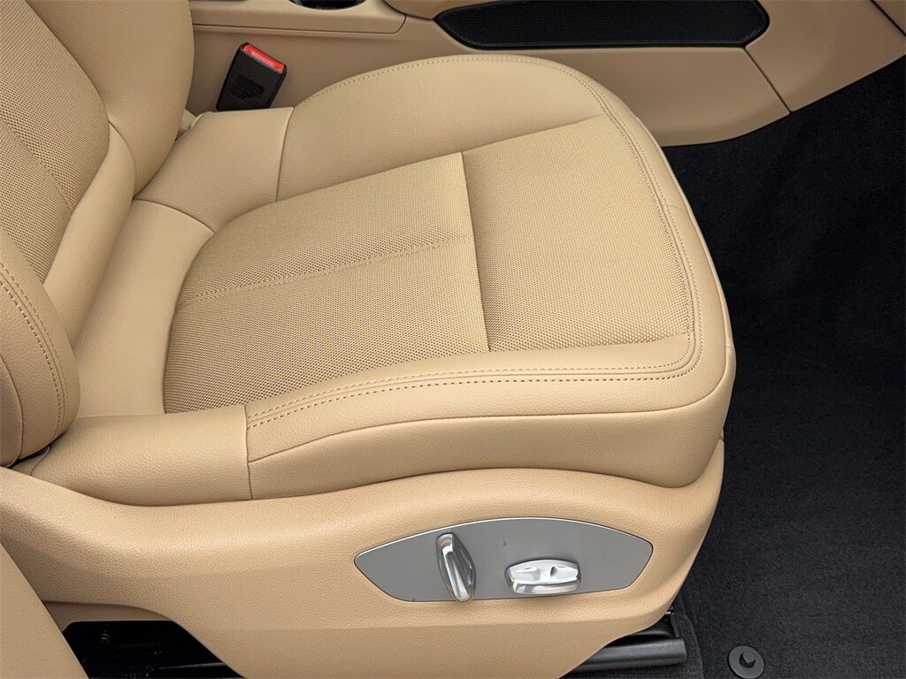 2025 Porsche Macan NAV,CAM,PANO,HTD STS,BLIND SPOT,19&quot; WHLS Plano TX