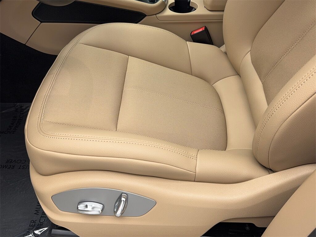 2025 Porsche Macan NAV,CAM,PANO,HTD STS,BLIND SPOT,19&quot; WHLS Plano TX
