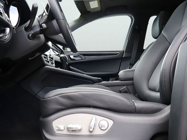 2025 Porsche Macan T Oshkosh WI