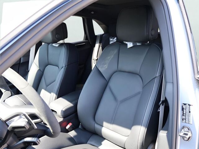 2025 Porsche Macan T Oshkosh WI