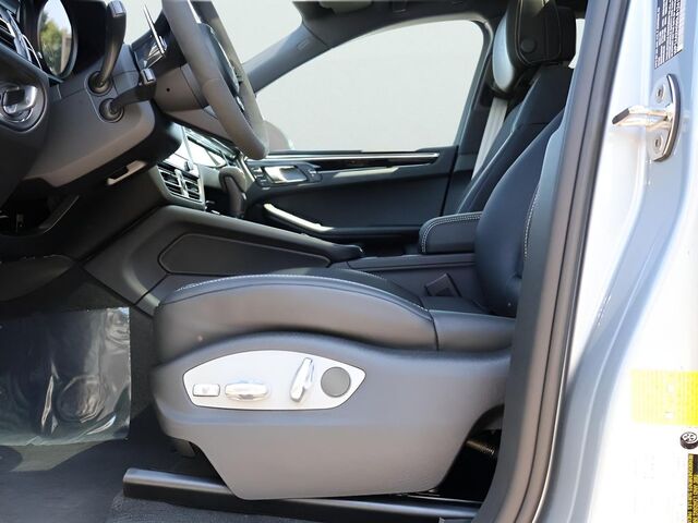 2025 Porsche Macan T Oshkosh WI